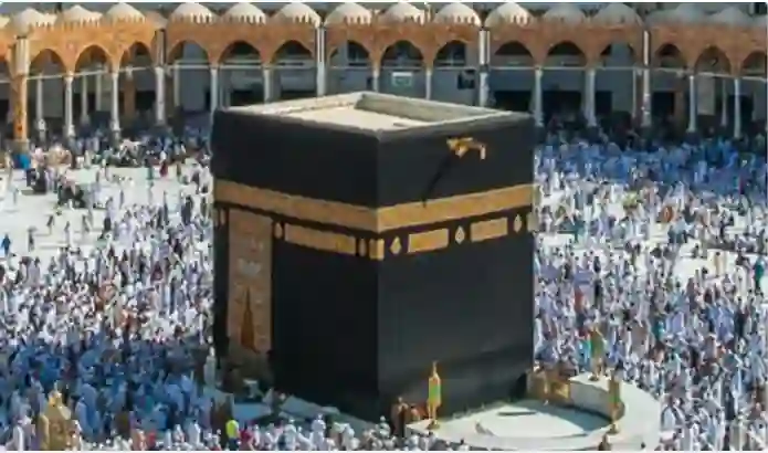 السعودية تفرض رسوم جديدة على المعتمرين والكشف عن قيمتها وطريقة تحصيلها 