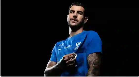 ثيو هرنانديز يصدم جماهير الهلال بهذا الوصف لرابطة المشجعين 