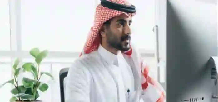 تغيير أنظمة العمل في السعودية والاجازة الاسبوعية ثلاثة أيام وأربعة أيام عمل