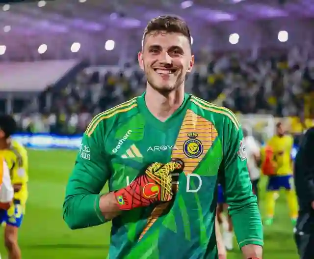 جيسوس يقصي نجم النصر الذي كلف النادي ملايين الدولارات