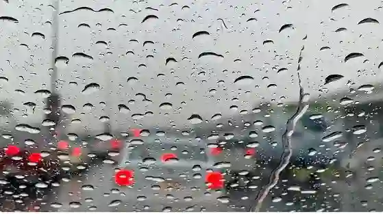 الوطني للأرصاد يرفع اللون الأحمر بسبب أمطار غزيرة تبدأ من فجر اليوم