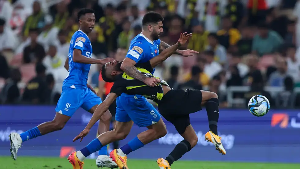 غلطة الشاطر التي سببت إقالة لوران بلان من تدريب الاتحاد 